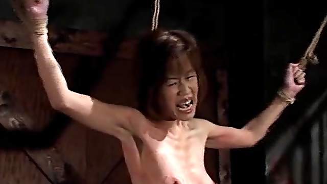 Whip lashing leaves real marks on Japanese girl