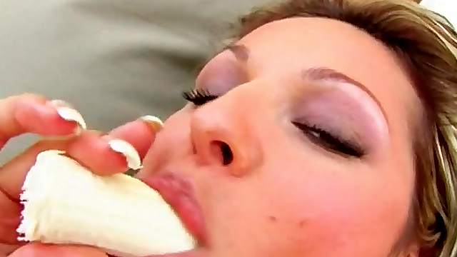 Beauty fucks her pussy with a banana