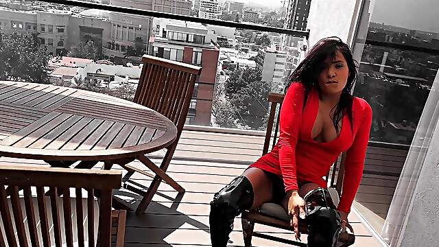 Ani Quinn in stockings and lingerie, a real kinky show!