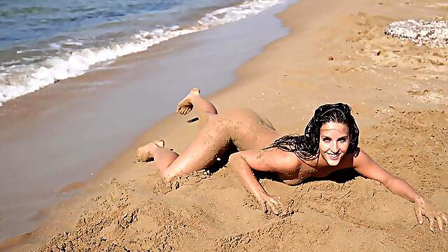 Bettz enjoys outdoor sex with bikini-clad brunette