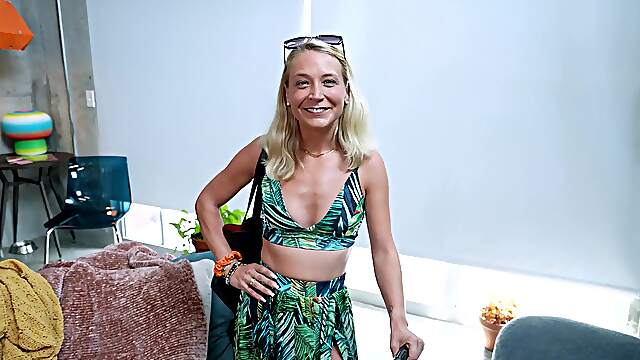 Ethan Seeks, a guy who loves to engage in sexual experiments with his girlfriends.