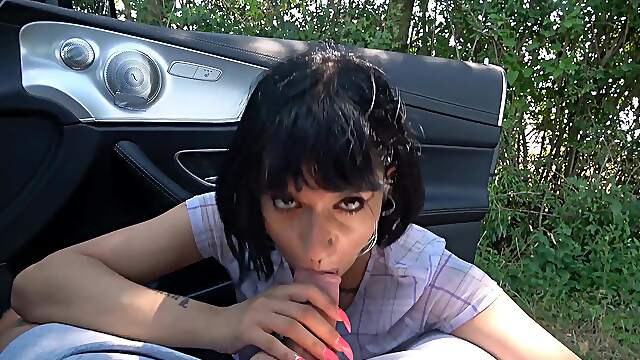 Brunette Candy Scott makes money by fucking in the forest