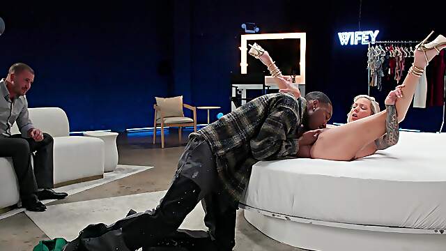 Hollywood Cash fucks Candice’s pussy in a hardcore interracial scene.