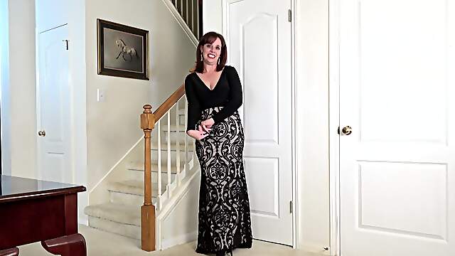 Hot mature bbw with big saggy tits enjoys solo masturbation