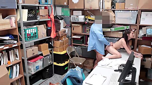 Carolina's luscious curves ride Justin in a steamy reality session