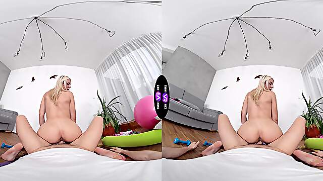 Blond bombshell Caroline goes wild in a steamy session of doggy and cowgirl