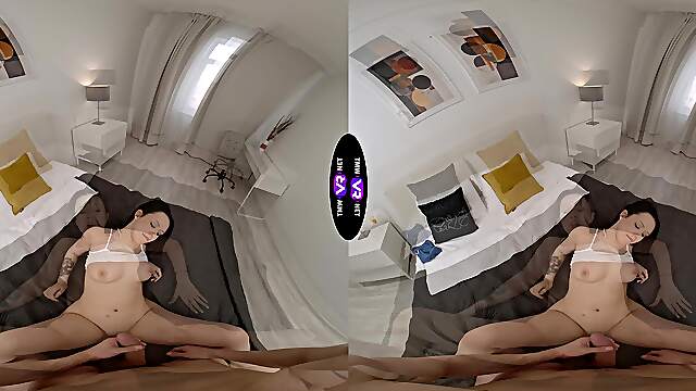 Black RiRi's sensual lips tease in VR
