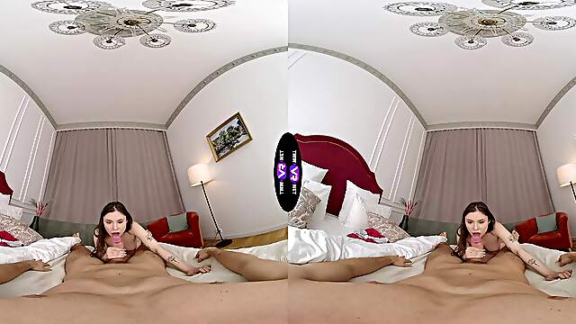 Teen Mandy Moon's curves in VR