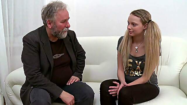 Teen Jane's blowjob skill in threesome with older guy