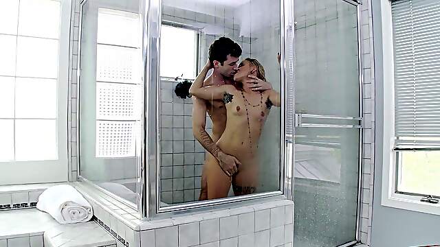 Blondie Cameron sucks James' cock in the bath