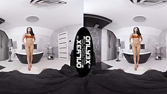 VR cam action suits this busty babe with the right inches