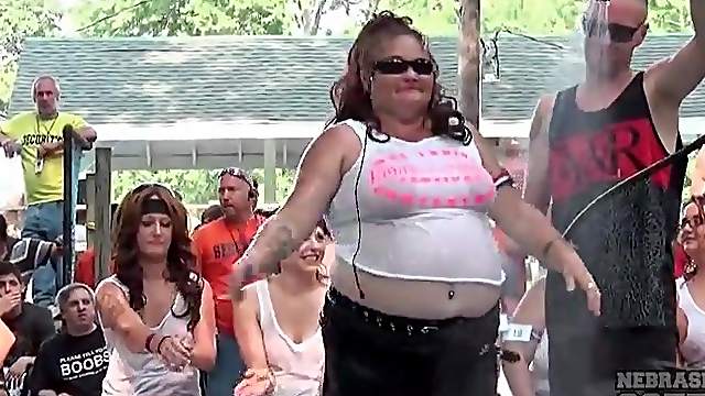 Wet tee shirt contest where girls go topless