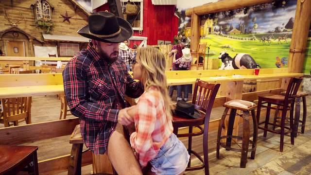 Country MILF loads her tiny holes with a huge dong