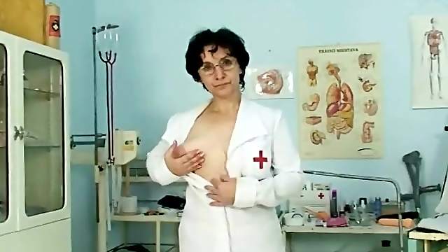 Granny cunt is wet on doctor visit